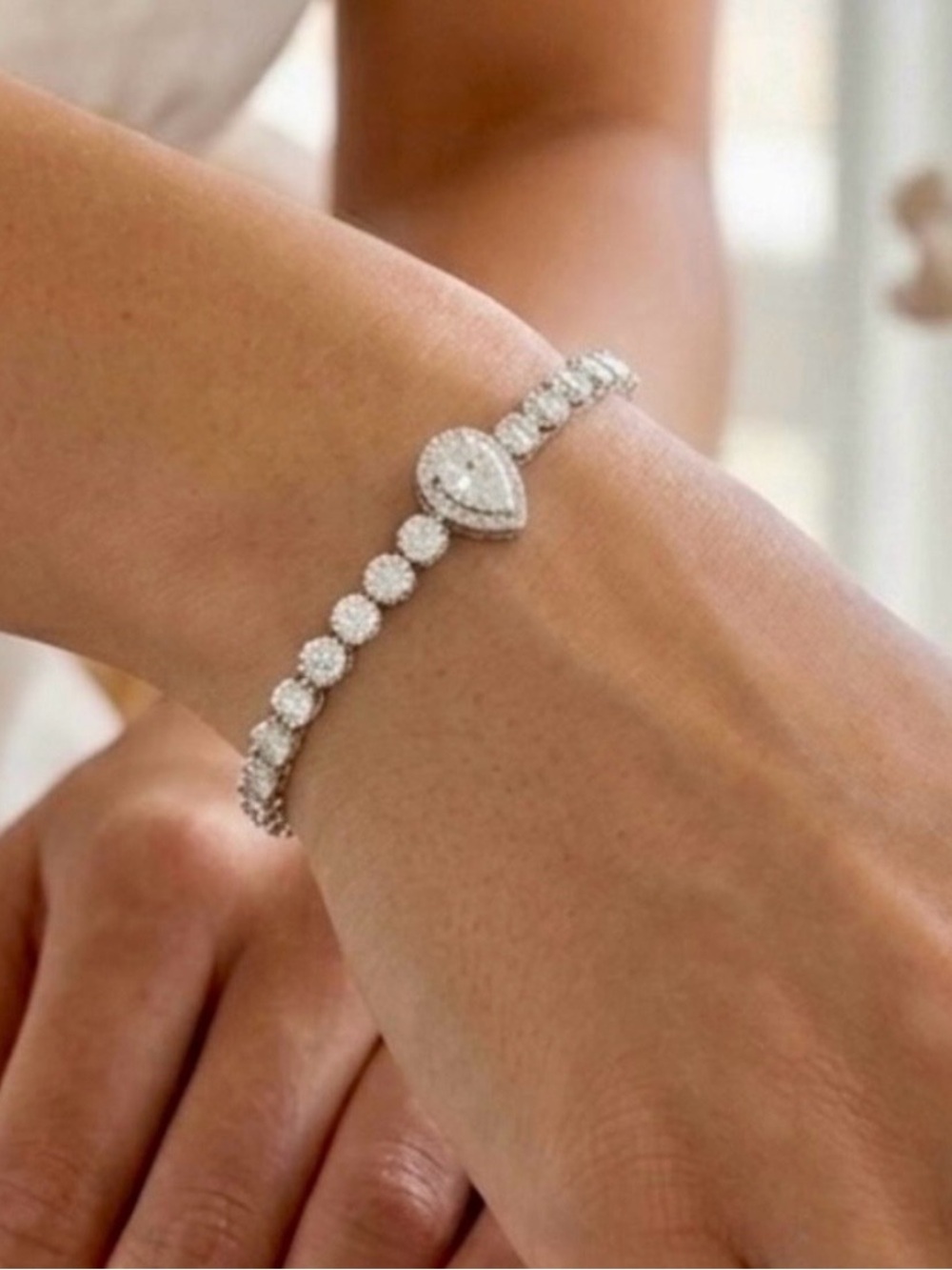 Elegant Silver Teardrop Bracelet tennis like